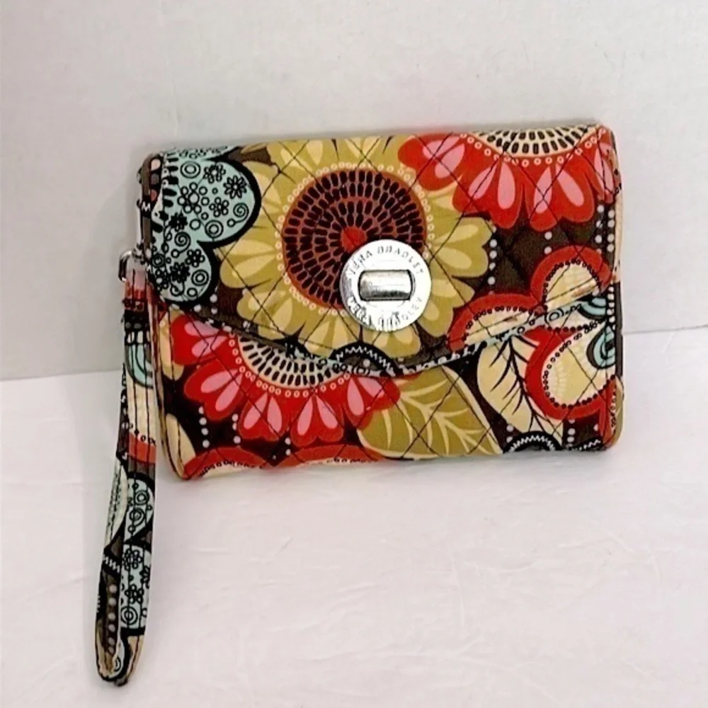 Vera Bradley Flower Shower Turnlock Wristlet EUC